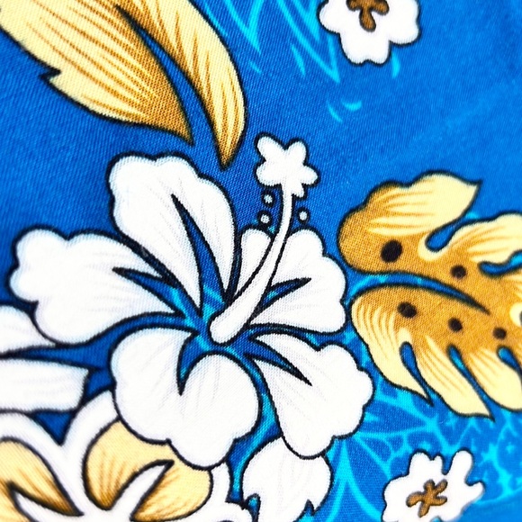 HIBISCUS COLLECTION HAWAII | 💙🍍Blue Floral Tropical Print Swim Sarong Wrap - Picture 5 of 6